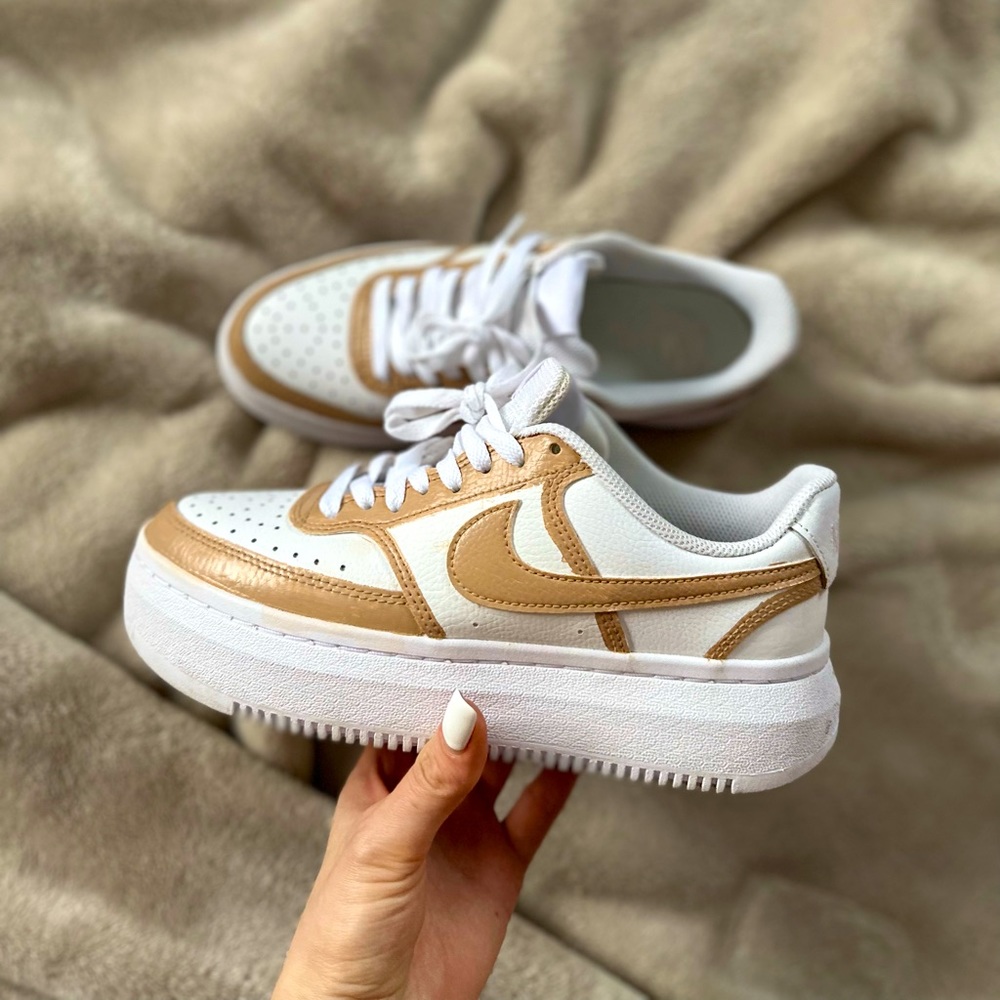 NEW NIKE HAND PAINTED COURT VISION ALTA WHITE/ BEIGE 8.5 SIZE